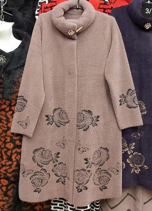 Шикарное пальто с альпаки с розами, люкс качество, размер универсальный.