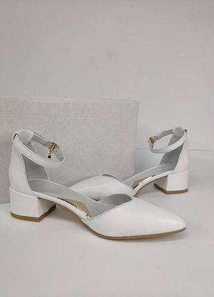 Кожаные белые женские туфельки на каблучке 3 см