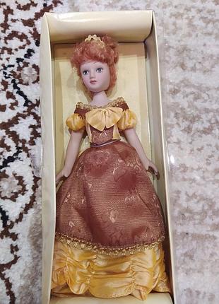 Кукла фарфоровая