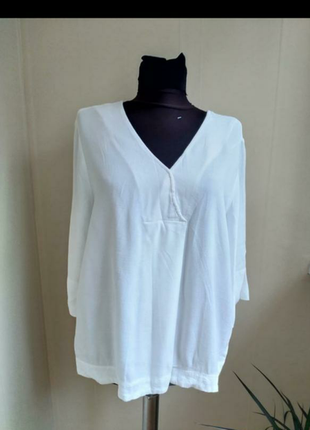Красивая блузка белого цвета