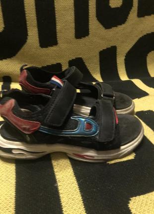 Босоніжки-сандалі champion