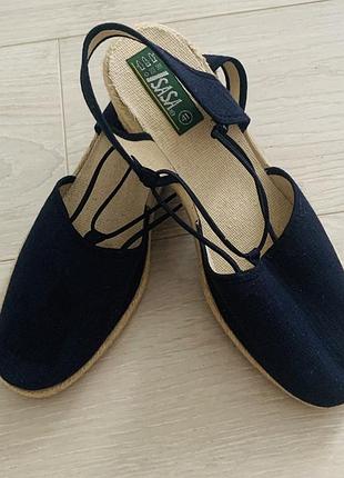 Эффектные удобные женские босоножки