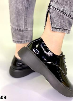 Женские туфли на шнуровке2 фото