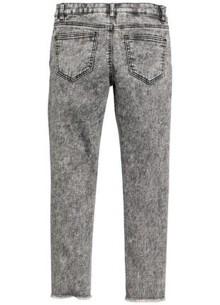 Брендовые серые джинсы с вышивкой и бахромой на девочку158 р., h&m4 фото