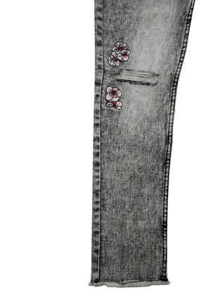 Брендовые серые джинсы с вышивкой и бахромой на девочку158 р., h&m3 фото