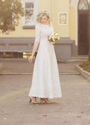 Свадебное платье с гипюром
