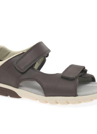 Р.32,32.5,33,33.5,34,35,35.5,36,37 clarks кожаные сандалии оригинал