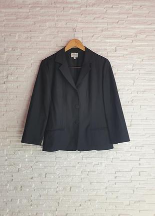 Легкий винтажный пиджак в класическом стиле armani collezioni