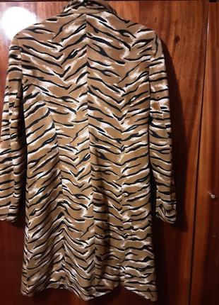 Пальто с тигровым принтом без утеплителя р 46-485 фото