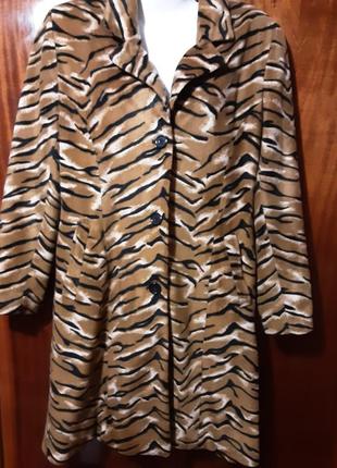 Пальто с тигровым принтом без утеплителя р 46-483 фото