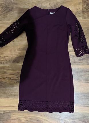 Нарядное платье в очень хорошем состоянии.