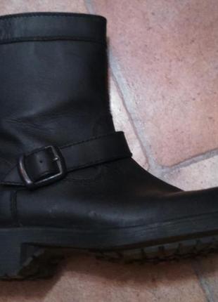 Черные кожаные ботинки на грубой подошве с пряжкой1 фото