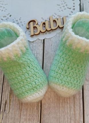 Вязаные пинетки-носочки на новорожденного3 фото