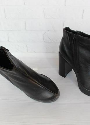 Демисезонные кожаные ботинки, ботильоны 37 размера на устойчивом каблуке2 фото