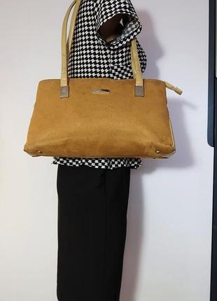 Красивая сумочка с длинным ремешком