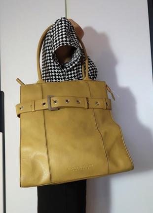 Красивая сумочка с длинным ремешком1 фото