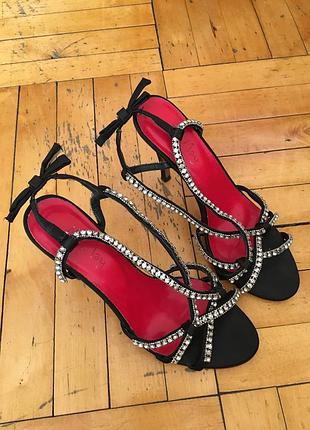 Босоніжки зі стразами