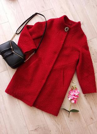 Червоне демісезонні пальта 42 розмір