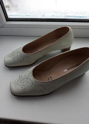 Туфлі човники шкіряні theresia