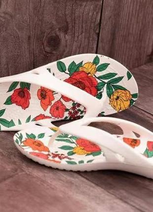 Шлепки, шлепанцы, вьетнамки, флипы, крокс crocs   women´s kadee ii printed floral flip2 фото