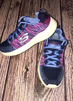 Фірмові кросівки skechers для дівчинки, розмір 35,5