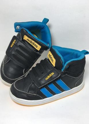 Демісезонні кросівки adidas, р22