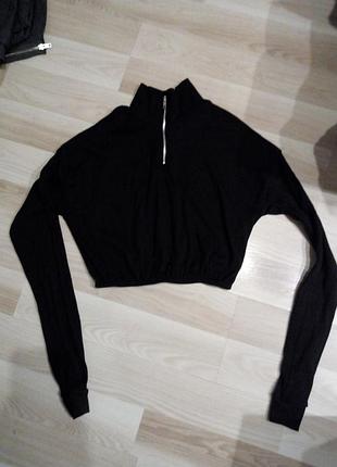 Худи черного цвета. ,s.