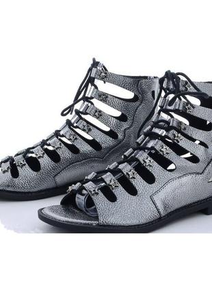 Красивые босоножки-гладиаторы 36 р на шнуровке кожзам стальной цвет босоніжки