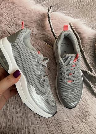 Кроссовки на девочку