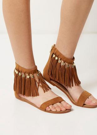 Босоножки с кисточками river island