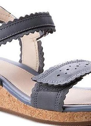 Р. 32, 33 clarks шкіряні босоніжки оригінал