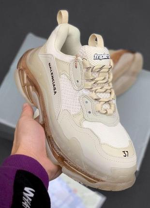 Кроссовки в стиле balenciaga triple s
кросівки жіночі баленсиага3 фото