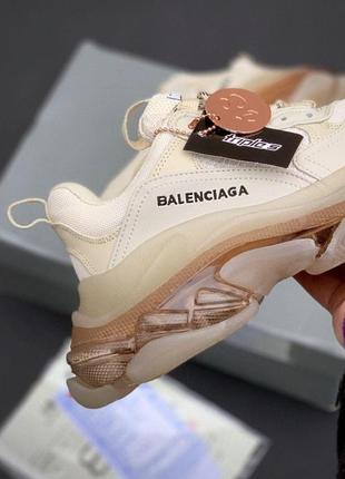 Кроссовки в стиле balenciaga triple s
кросівки жіночі баленсиага4 фото