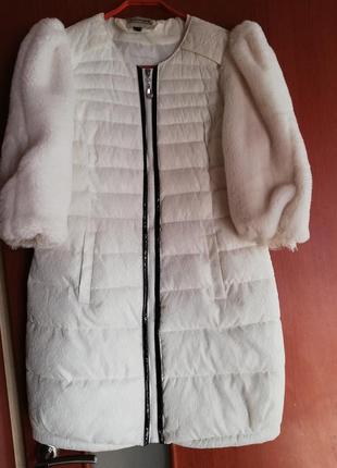 Пальто , курточка .