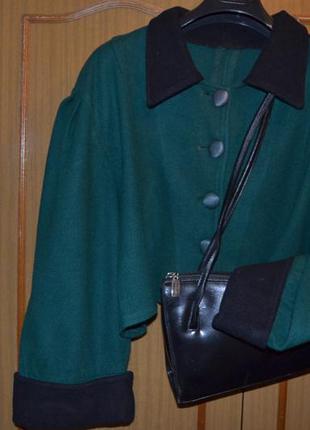 Пиджак из плотного обалденного кашемира с матовыми пуговицами, размер 50-52