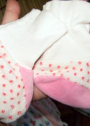 В подарок шапочки велюровые пинетки царапки для новорожденной девочки3 фото