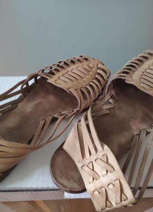 Кожаные босоножки с тонкими ремешками бежевые сандалии бохо8 фото