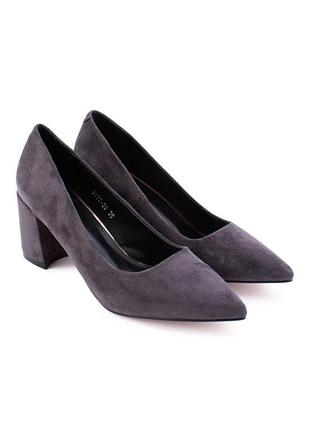 Стильные серые замшевые туфли лодочки на широком устойчивом каблуке