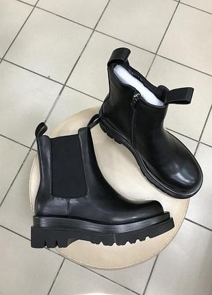 Ботинки челси на грубой толстой подошве деми в стиле боттега