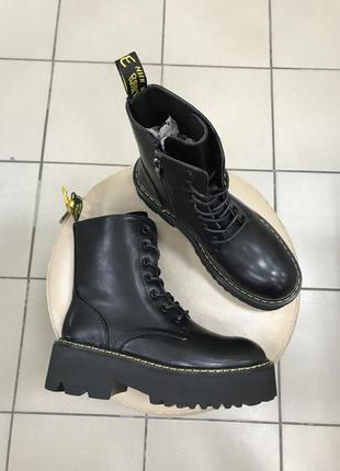 Чоботи демі в стилі мартинсов