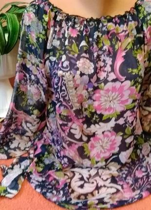 Легка літня асиметрична блузка