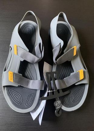 Крокс сандалі сірі унісекс crocs men's swiftwater expedition sandal, slate grey black4 фото