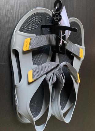 Крокс сандали серые унисекс crocs men's swiftwater expedition sandal, slate grey black3 фото