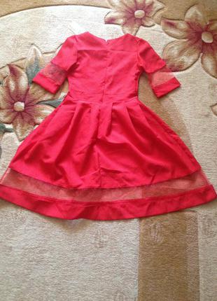 Вишукане червоне плаття зі вставками фатину3 фото