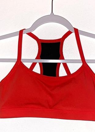 Спортивний топ gapfit sculpt revolution medium support з чашечками.