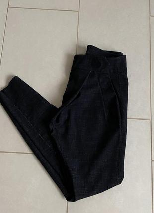 Фактурные брюки зауженные размер 34/s