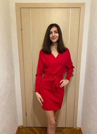 Красное платье