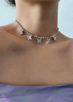 Кристалічна ланцюг з метеликами