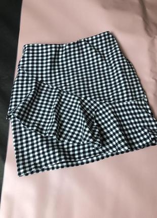Стрейчевая коттоновая юбка мини по фигурке в черно-белую клетку с рюшей🖤
