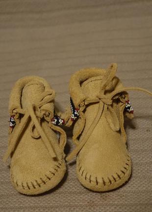 Очаровательные замшевые фирменные пинетки minnetonka moccasin сша 2 р ( 10,2 см.)3 фото